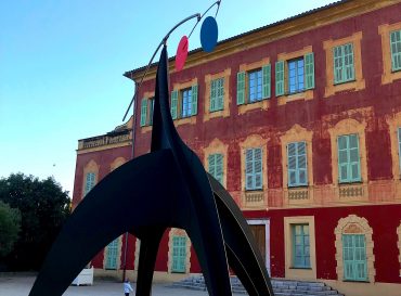 Un mobile géant de Calder au Musée Matisse
